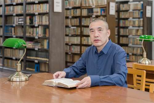喜报 | 南京市文艺评论家协会副主席何平荣获第五届“紫金文化奖章”